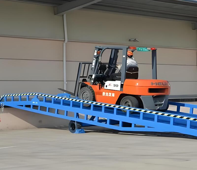 贡嘎移动式卸货平台（叉车用）